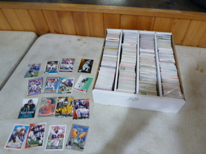 lot 187 image: 3,200 Count of Football Cards