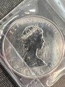 1 TROY OZ .9999 FINE SILVER 1988 CANADIAN MAPLE LEAF