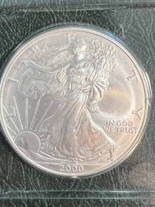 2000 AMERICAN SILVER EAGLE 1 TROY OZ .999 FINE SILVER IN DESCRIPTION CASE