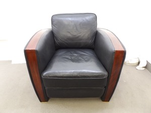 lot 5 image: NICE Black Leather Wood Trimmed Chair