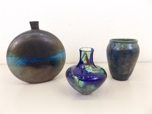lot 26 image: 3 Blown Art Glass Vases