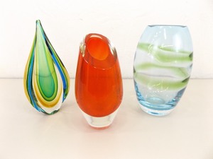 lot 27 image: 3 Blown Art Glass Vases