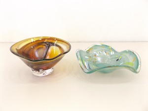 lot 29 image: 2 Blown Glass Decor Bowls
