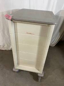 lot 11 image: Herman Miller 4-Drawer Emergency Storage Supply Crash Cart - In Good Condition