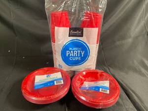 lot 22 image: Plastic Cups & Bowls - Set of 3