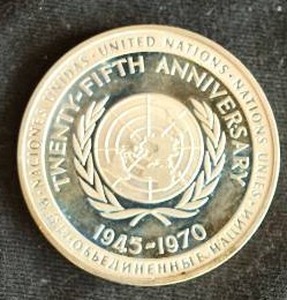 lot 24 image: 1970 United Nations Anniversary Sterling Silver Medallion