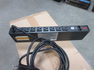 lot 334 image: APC SWITCHED RACK 8 OUTLET PDU