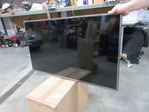 lot 373 image: LG 47 LCD TV