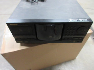 lot 404 image: SONY CD CHANGER