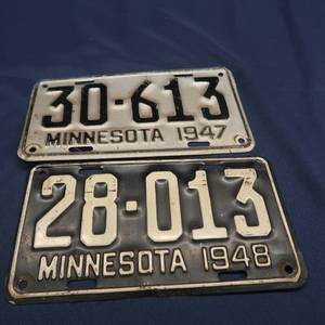 lot 21 image: VINTAGE MN LICENSE PLATES