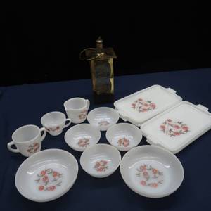 lot 29 image: VINTAGE FIRE KING DISHES MADE IN THE USA