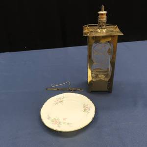 lot 30 image: VINTAGE MUSICAL DECANTER