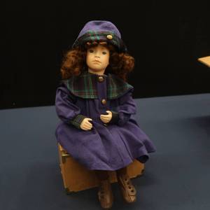 lot 34 image: VINTAGE ASHTON DRAKE GALLERIES DOLL