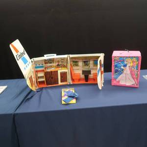 lot 36 image: VINTAGEBARBIE LOT NEAT