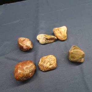lot 44 image: AGATES LARGE LOT  LK