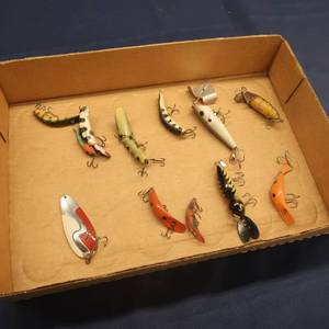 lot 61 image: VINTAGE FISHING LURES