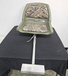 lot 3 image: Folding Fishing Boat Seat - Dark Green Camouflage w Mount