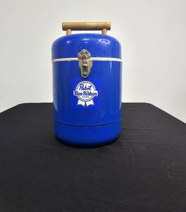 lot 8 image: Pabst Blue Ribbon Upright Cooler 17