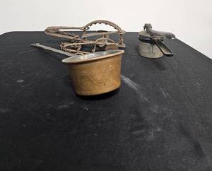 lot 43 image: Vintage Traps and Camp Cooking Gear