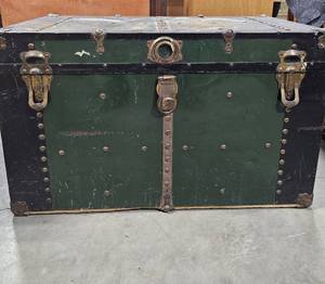 lot 61 image: Vintage Green Travel Trunk