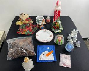lot 67 image: Various VTG Christmas Decor Inc 2 Porsgrund Made in Norway, 1994 Plates