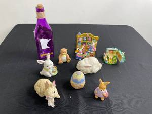 lot 68 image: Easter Decorations and MN Vikings Jug That Lights Up (Works)