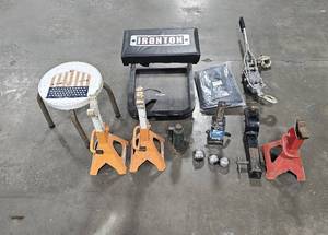 lot 86 image: Car Jacks, Hitches, Stools, Come Along