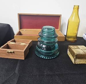 lot 94 image: Vintage Salt Box and Other Home Decor Inc 8 Ornate Beige Wall Mirror