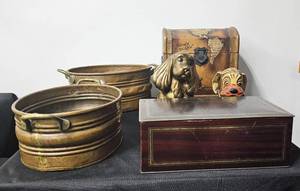 lot 97 image: 2 Dog Figurines, 2 VTG Buckets and 2 VTG Boxes