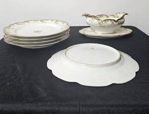 lot 107 image: Vintage Haviland Limoges Plates (5) and Gravy Boat