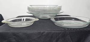 lot 118 image: Glass Pie Dish & Large Glass Bowls Total Qty of 8