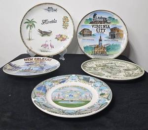 lot 119 image: Vintage Destination and New York World Fair Plates