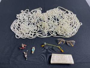 lot 158 image: Bundle of Pearls, 2 Pair of Eyeglasses (readers), 1 Glasses Case, 3 VTG Brooches