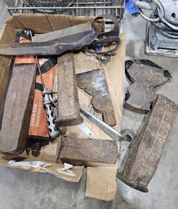 lot 191 image: Sander - untested, Vintage Axe Heads, Spikes and Other Handheld Tools, Irish Baskets