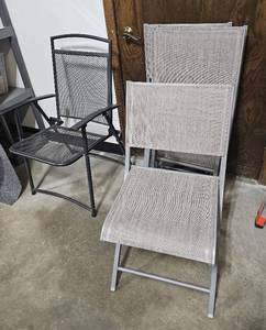 lot 201 image: 5 Matching Outdoor Patio Chairs