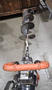 lot 205 image: Tecumseh 3HP Auger