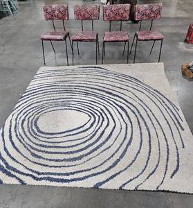 lot 210 image: Cream and Blue Rug 67x67 and 4 Vintage MCM Chairs