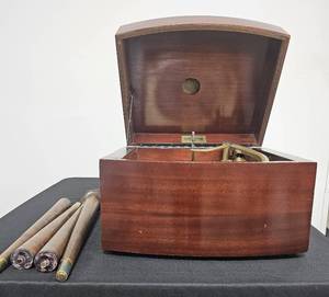 lot 226 image: Antique Columbia 360 Record Player w Legs - untested