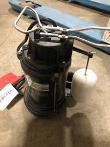 lot 44 image: Wayne 13 HP Cast Iron Submersible Sump Pump with Vertical Float Switch Customer Returns See Pictures