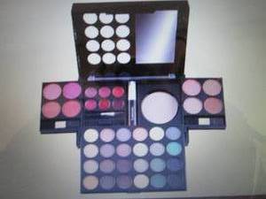 Giordano Colors 45-Pc. Beauty Trave...