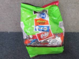 33.43 oz Assorted Candy Bars...