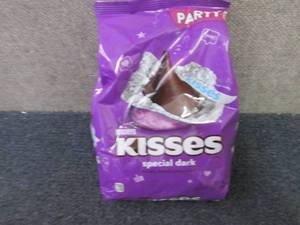 32.1 oz Hersheys Special Dark Kiss...