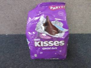 32.1 oz Hersheys Special Dark Kiss...