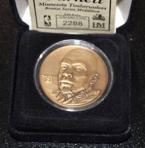 lot 24 image: The Highland Mint Kevin Garnett Bronze Series Medallion