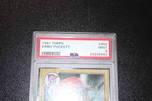 lot 32 image: 1987 Topps Kirby Puckett #450 PSA 9