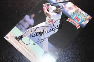 lot 48 image: Kirby Puckett Weekend Autograph Photo Beautiful Large Signature