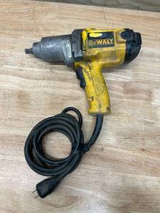 lot 32 image: DEWALT DW290 12 Impact Wrench
