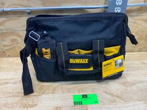 lot 44 image: Dewalt 16 Tradesmans Tool Bag DG5543 020716