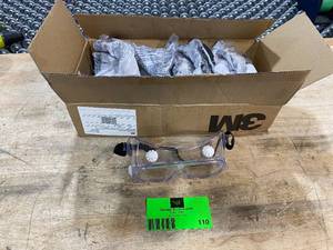 lot 110 image: Lot of 8 NEW 3M Safety Goggles