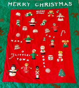lot 72 image: Festive Vintage Double Sided Merry Christmas and Happy New Year Quilt